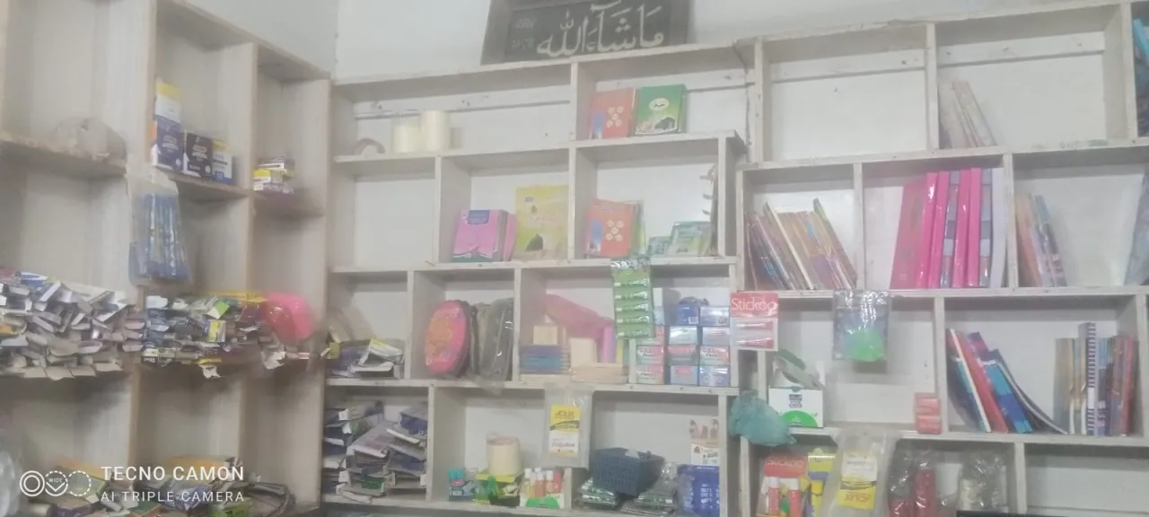 Wooden Display Rack & Glass Counter Shelf For Sale in Al-Falah Society, Karachi - photo 8